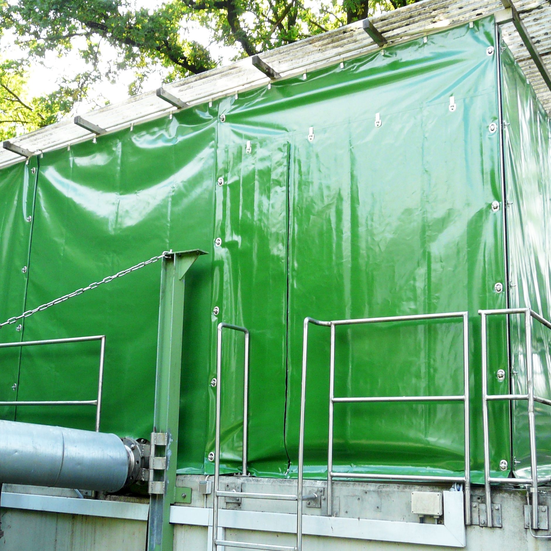 Industrievorh�nge & Hallenabtrennungen